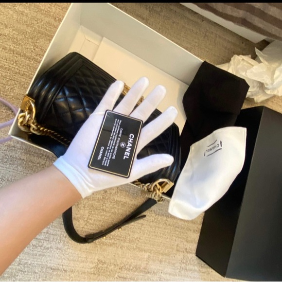 Chanel leboy Crossbody bag Medium|Lambskin - Picture 4 of 11